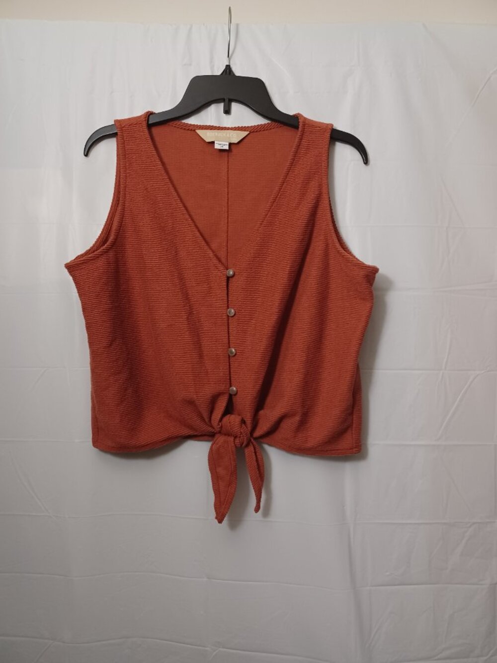 ROEBUCK & CO. COTTON BLEND SLEEVELESS BUTTON FRONT TIE HEM TOP RUST ORANGE L/G
